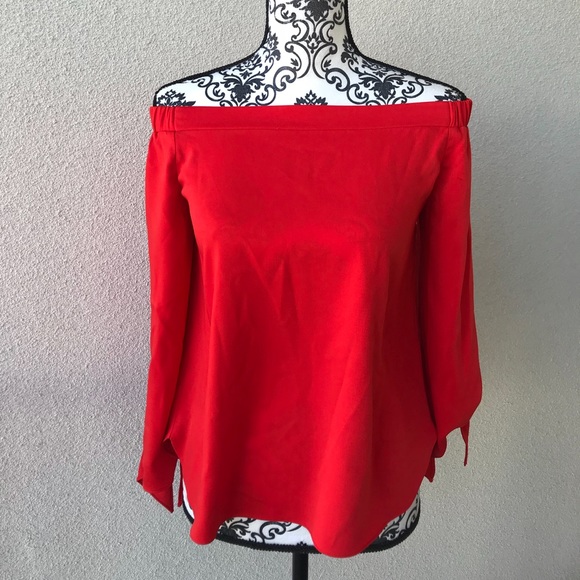 Tops - 🎈 Design Lab red shoulder open blouse New SP